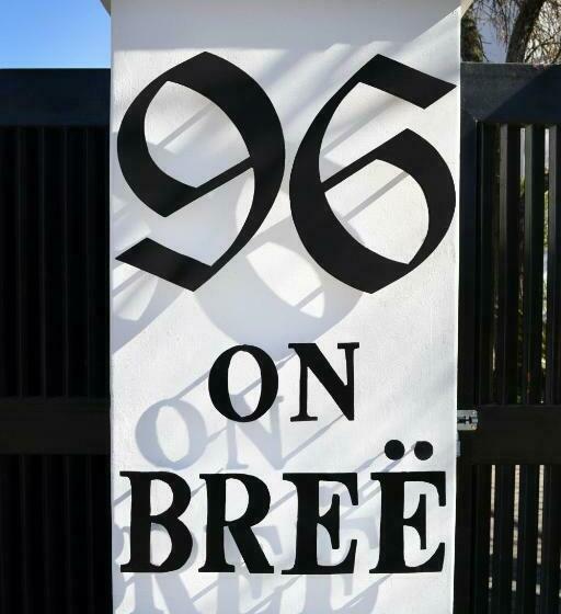פנסיון 96 On Bree Guesthouse