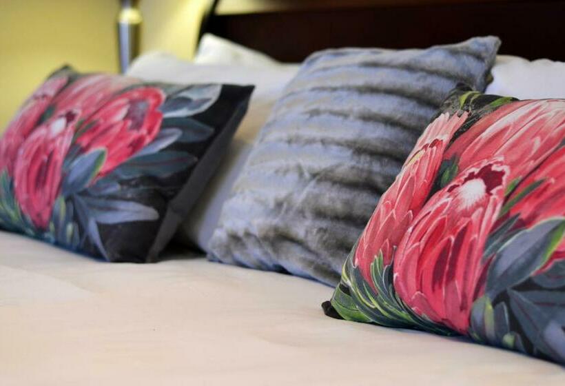 פנסיון 96 On Bree Guesthouse