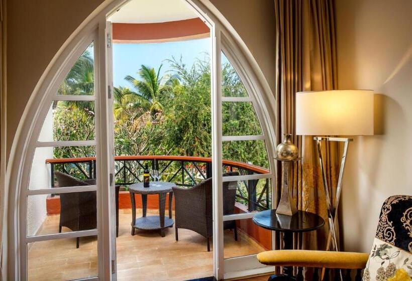 هتل Caravela Beach Resort