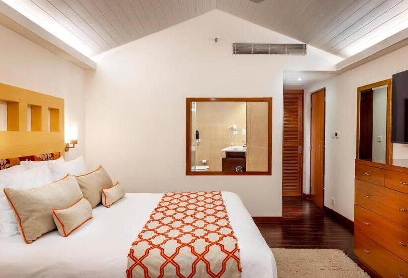 هتل Caravela Beach Resort