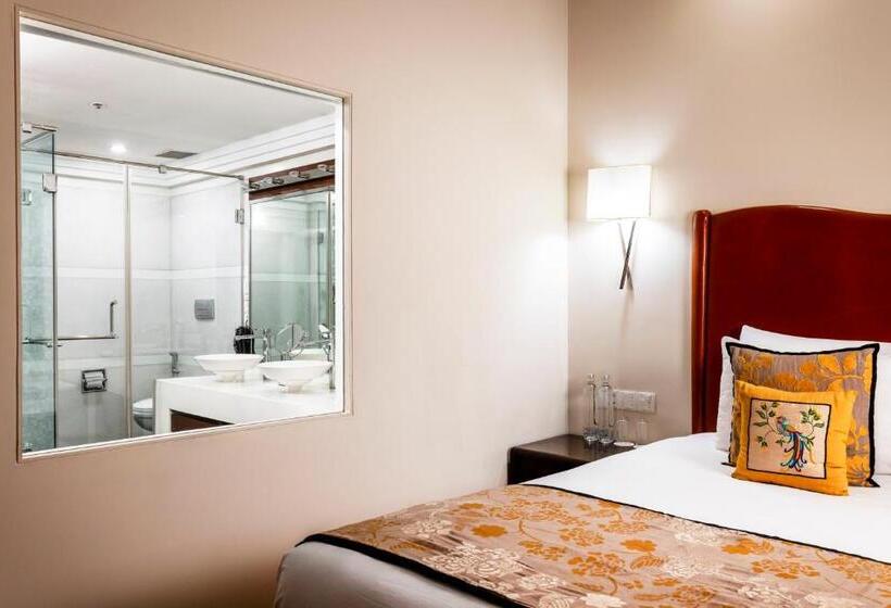 هتل Caravela Beach Resort