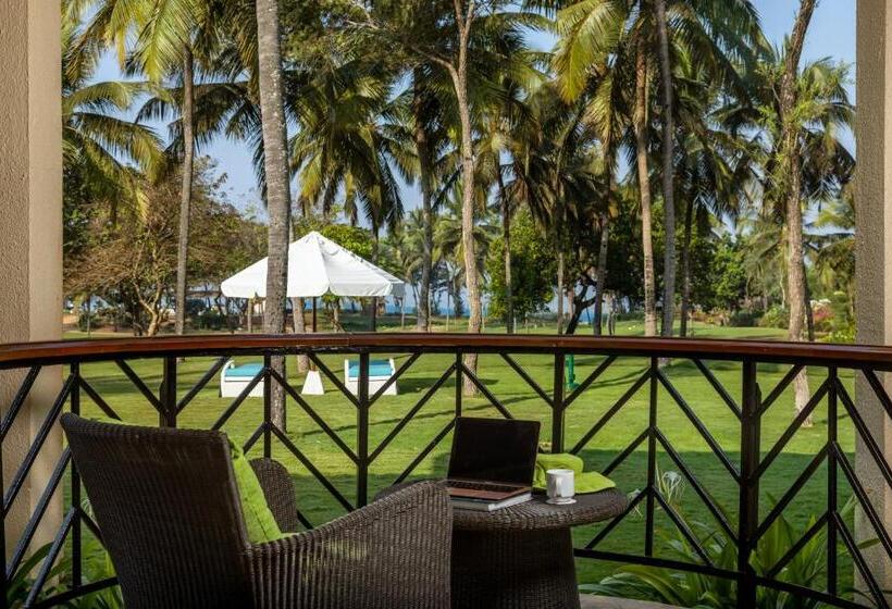 هتل Caravela Beach Resort