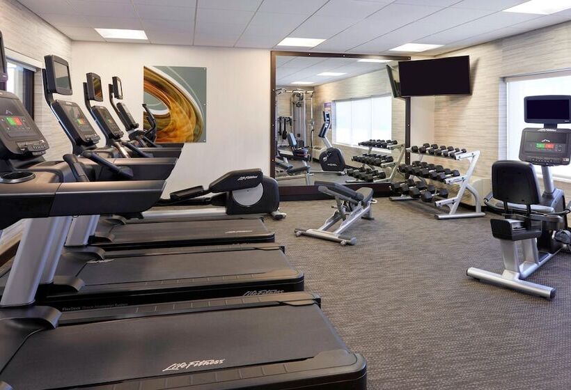 هتل Courtyard By Marriott Kingston Highway 401