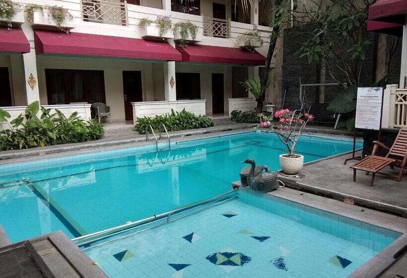 هتل Indah Palace Yogyakarta