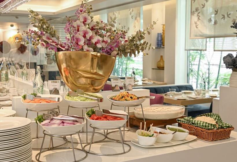 酒店 The Ashtan Sarovar Portico