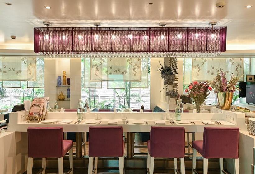 酒店 The Ashtan Sarovar Portico