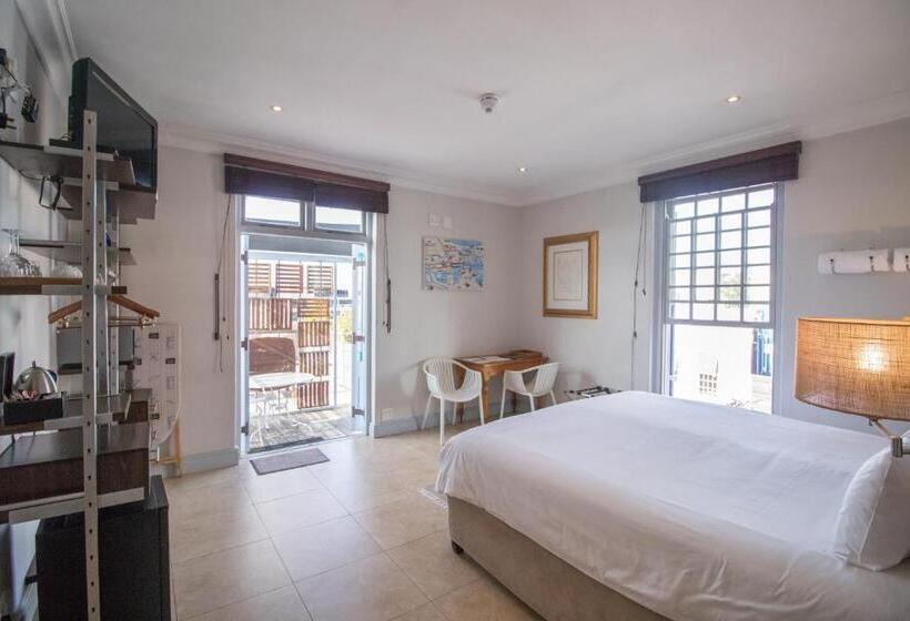 酒店 The Charles Cafe & Guesthouse