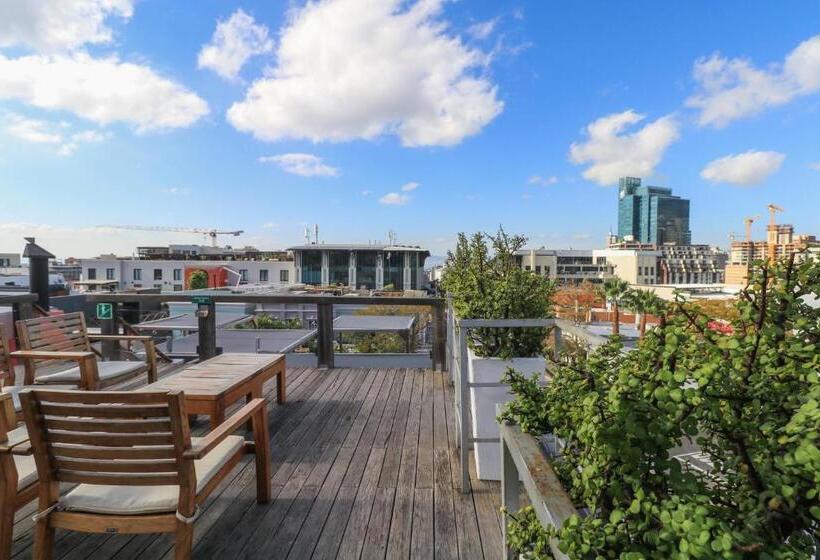 酒店 The Charles Cafe & Guesthouse