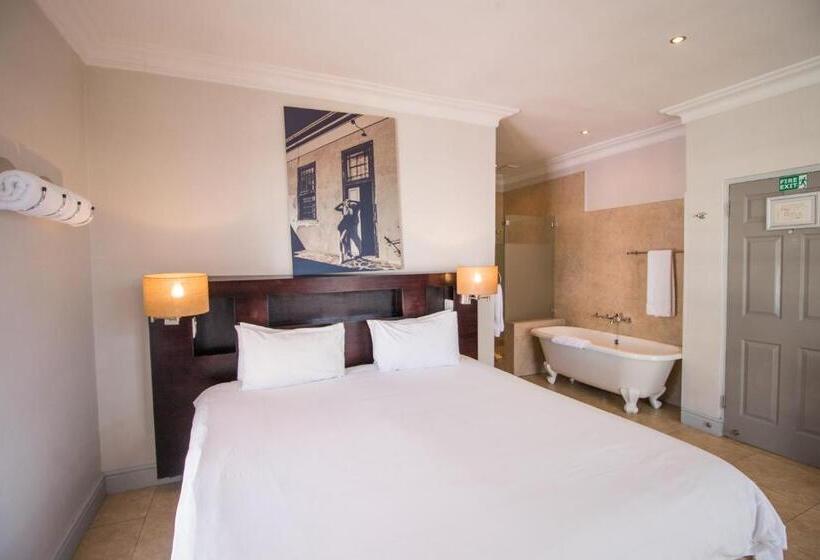 酒店 The Charles Cafe & Guesthouse