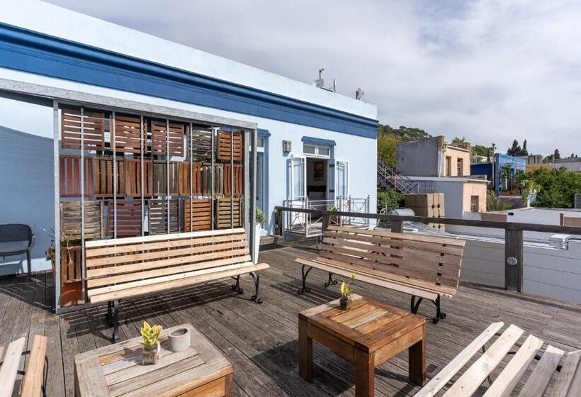 酒店 The Charles Cafe & Guesthouse