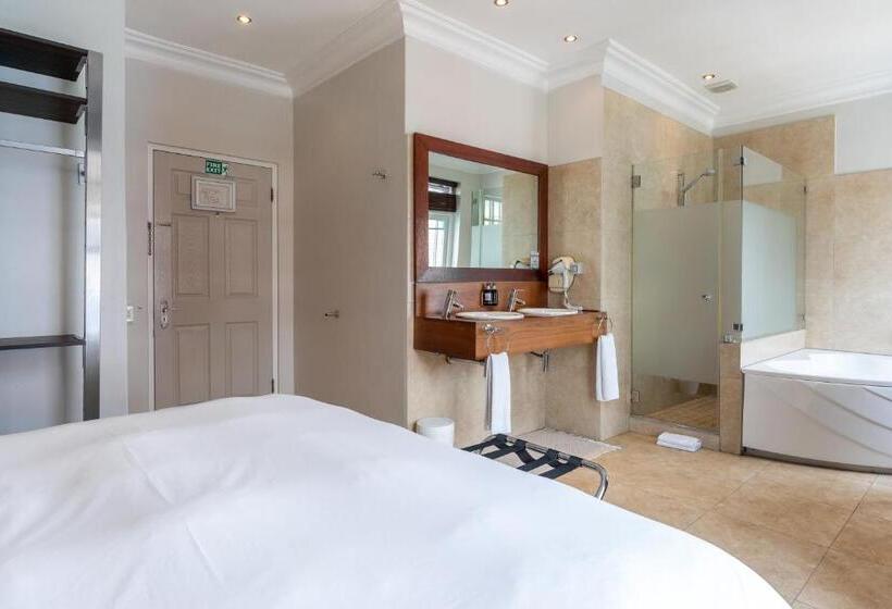 酒店 The Charles Cafe & Guesthouse