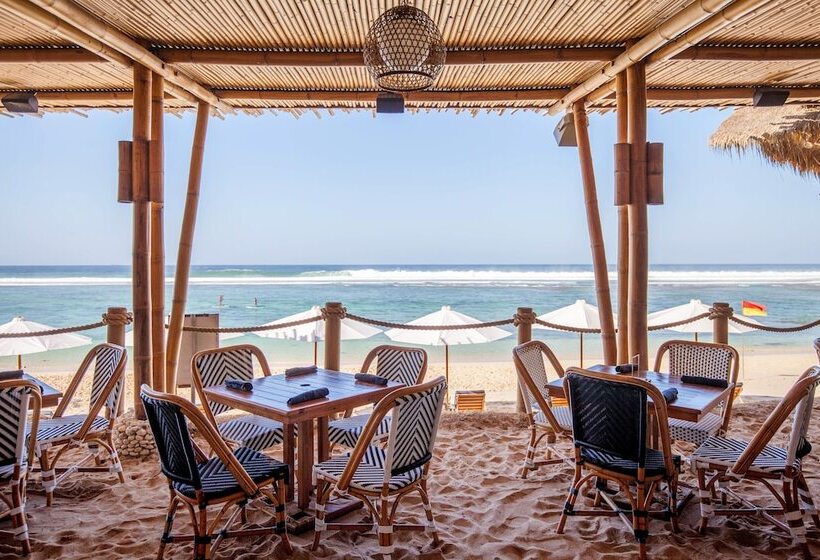 호텔 The Ungasan Clifftop Resort
