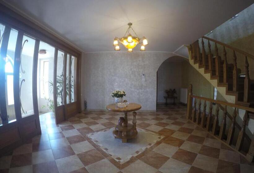 تختخواب و صبحانه Casa Edwin