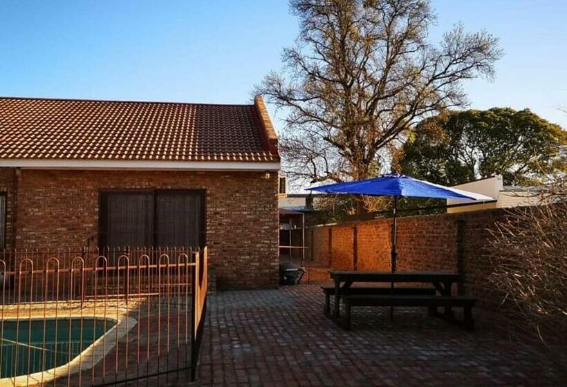 פנסיון The Graaff Reinet Suites