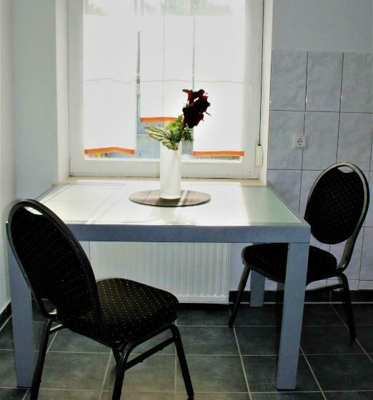 ペンション Zv Scholtz Gästehaus Neuötting Simbacher Straße 7