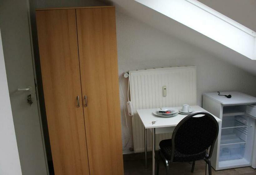 ペンション Zv Scholtz Gästehaus Neuötting Simbacher Straße 7