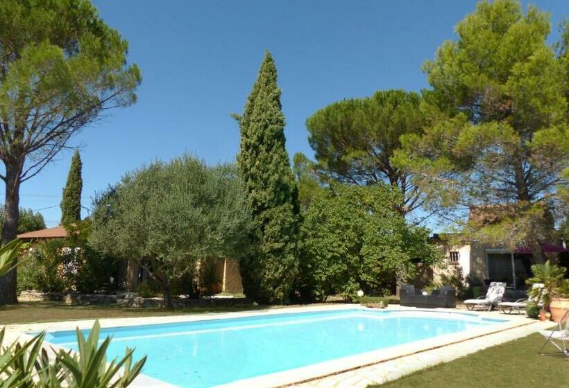 Bed and Breakfast Entre Avignon Et Pont Du Gard