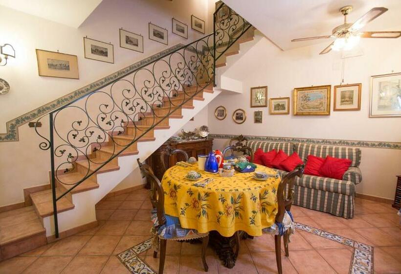 تختخواب و صبحانه La Via Dei Presepi