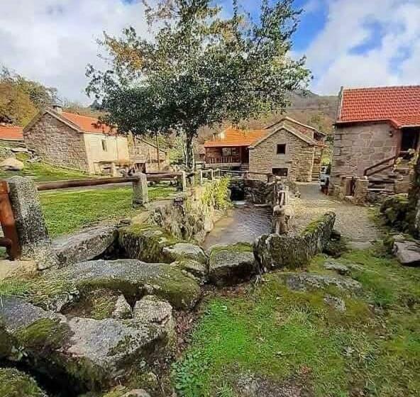 فندق Aldeia De Pontes   Castro Laboreiro