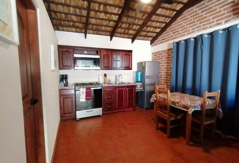 هاستل Sukasa Bungalows