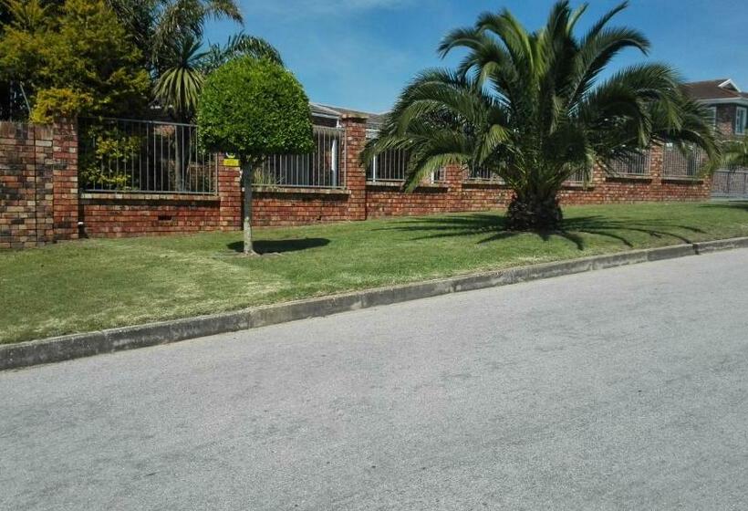 پانسیون Humewood Home Stay