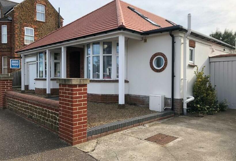 펜션 Burlington House Guest House