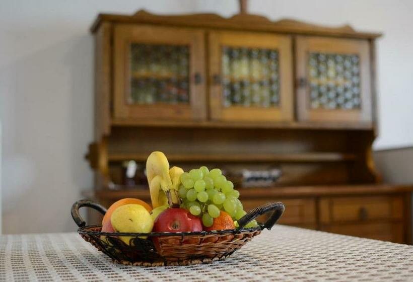 بنسيون Gerecse Vendégház