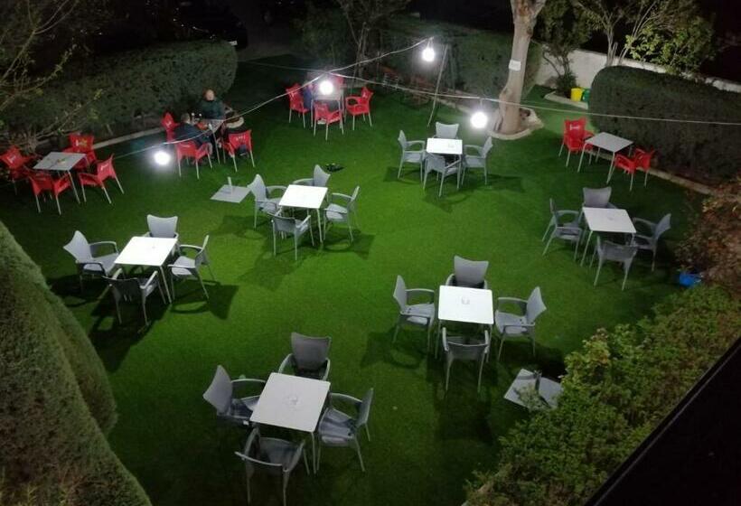 بنسيون Hostal Gran Capitán