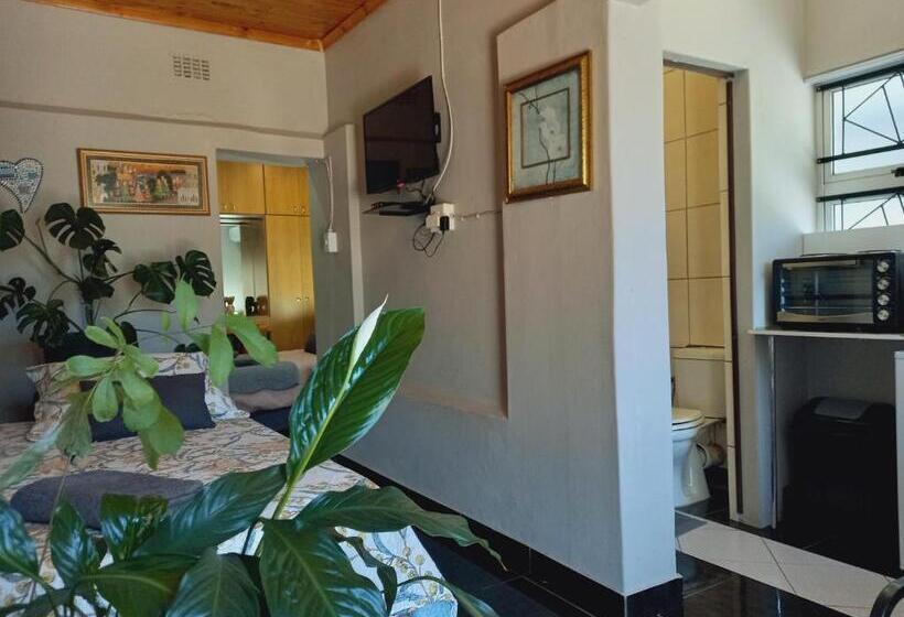 بنسيون Mountainia Inn