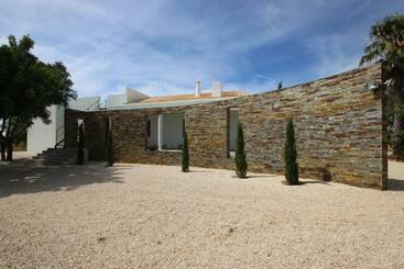 تختخواب و صبحانه L&f House