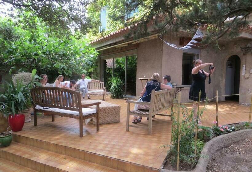 تختخواب و صبحانه Mas De L Ermitage