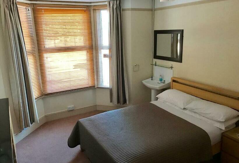 膳宿费 Holly Tree Guest House