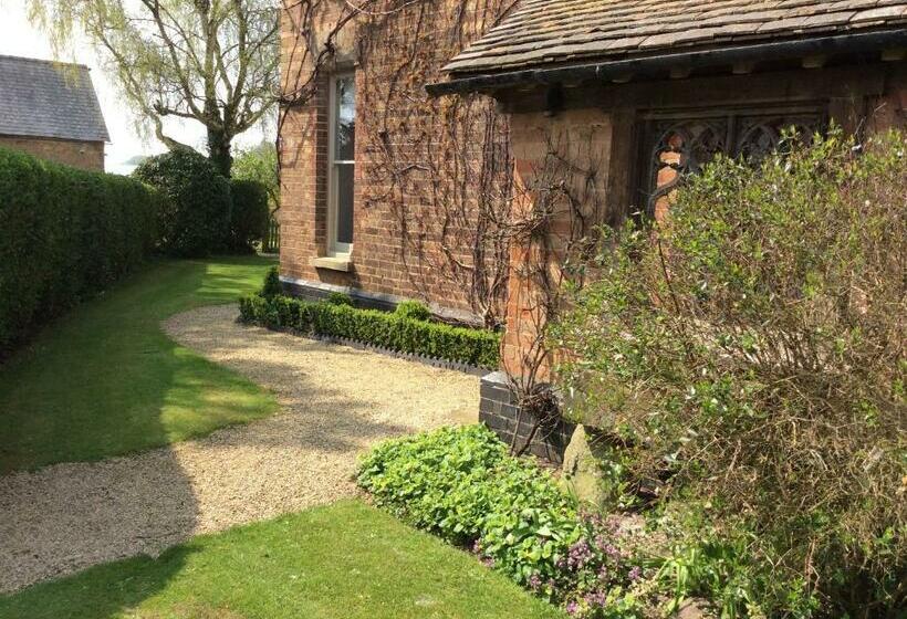 تختخواب و صبحانه White Hall Farm