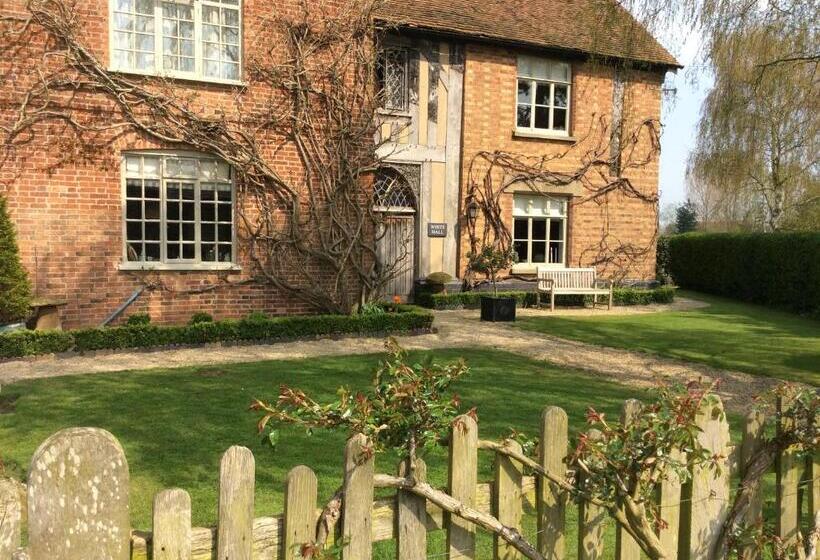 تختخواب و صبحانه White Hall Farm