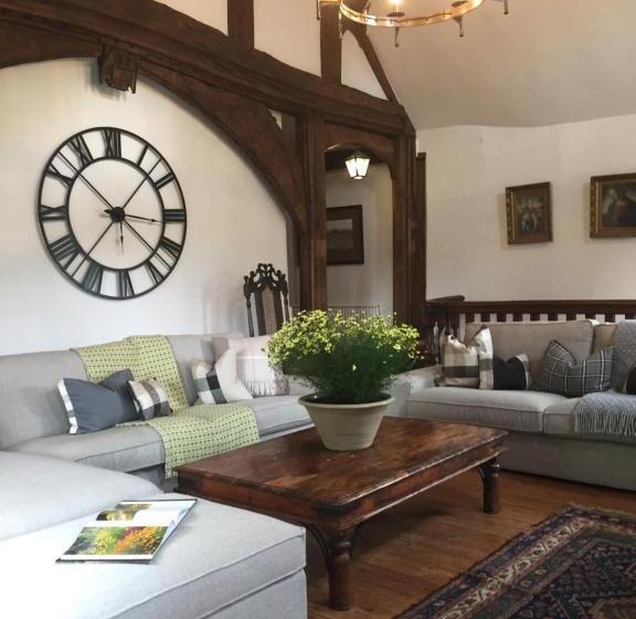 تختخواب و صبحانه White Hall Farm