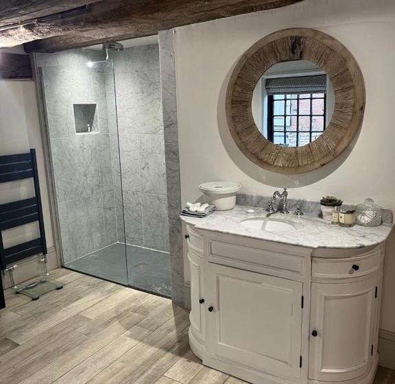 تختخواب و صبحانه White Hall Farm