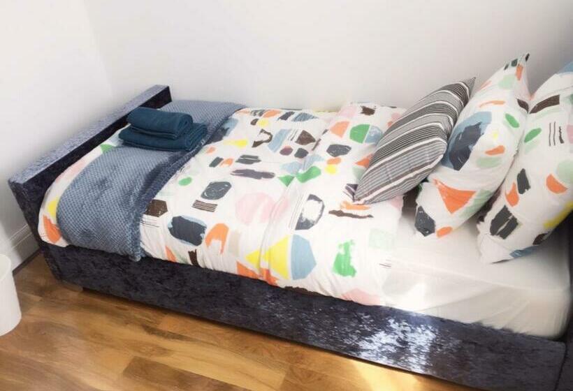 بنسيون Bexleyheath Station House