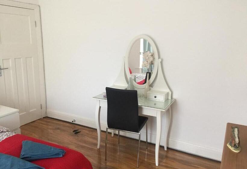 بنسيون Bexleyheath Station House