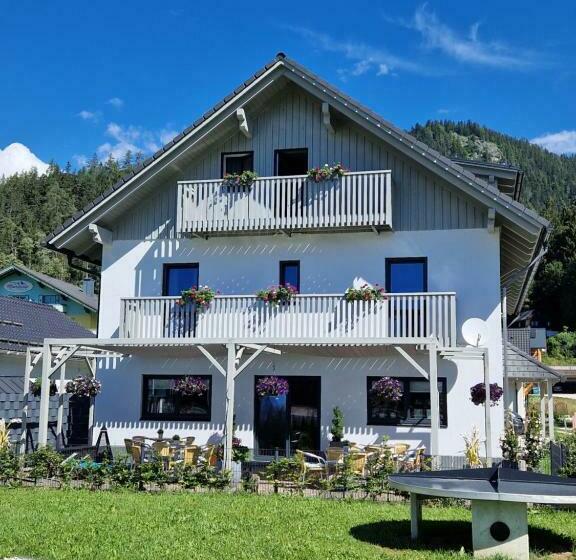 پانسیون Haus Karina