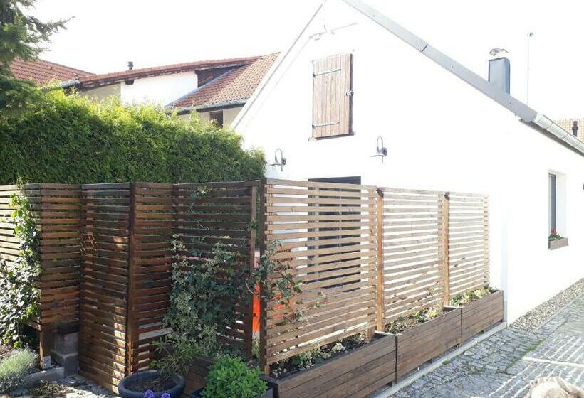 פנסיון Onefourfour Apartment