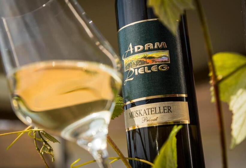 هتل Weingut Wohlfühlzimmer Adam Lieleg