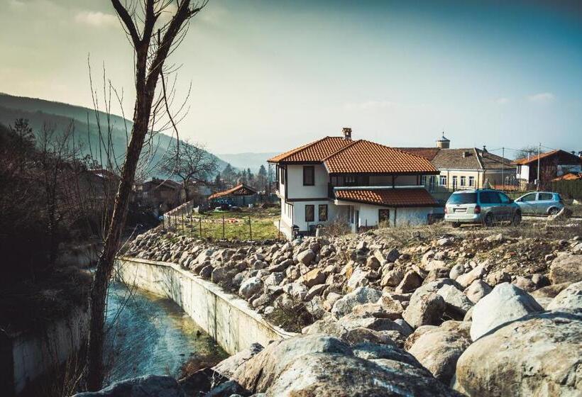 פנסיון Kassandrova Guest House & Spa