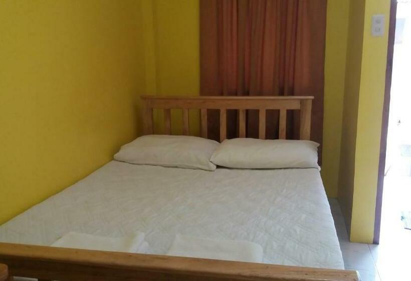 Pensão R & R  Guesthouse