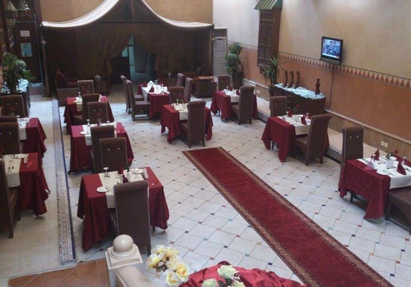 Отель Royal & Suites