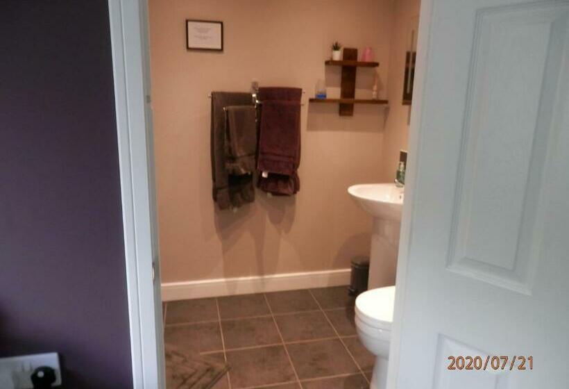 مبيت وإفطار Middle House