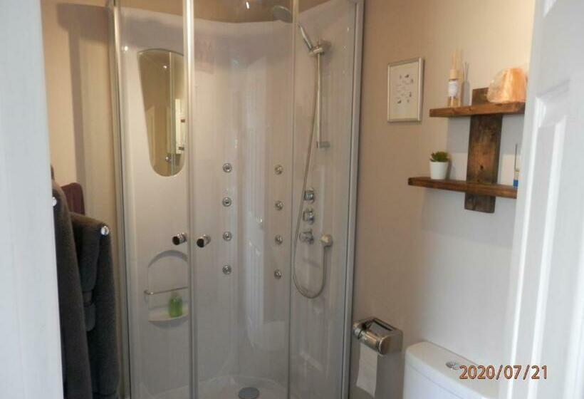 مبيت وإفطار Middle House