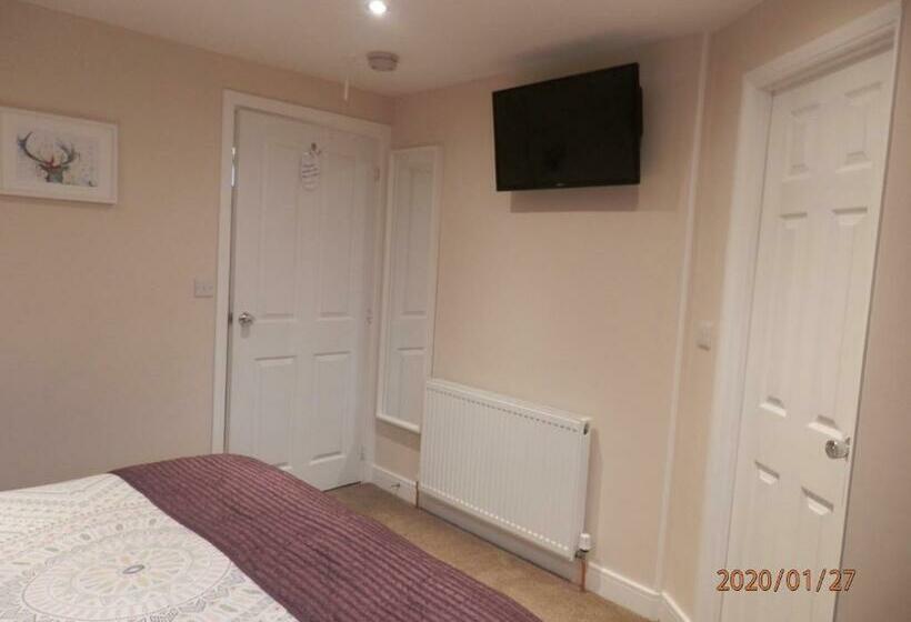 مبيت وإفطار Middle House