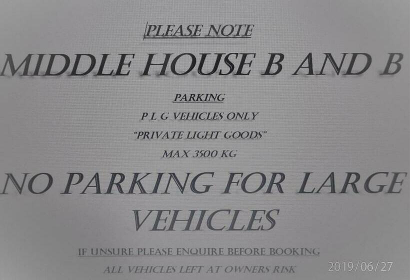 مبيت وإفطار Middle House