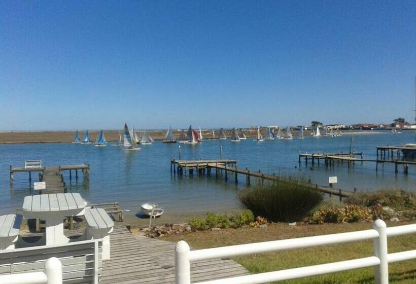 Пансион Rivertides Self Catering Guest House