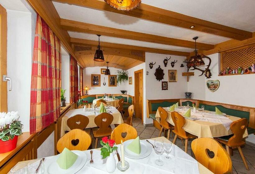هاستل Frühstückspension Gästehaus Zum Weissen Rössl